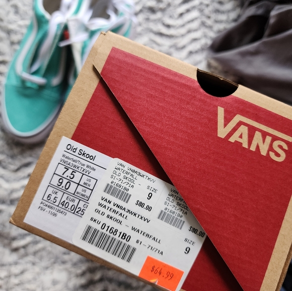 Vans - Picture 2 of 2